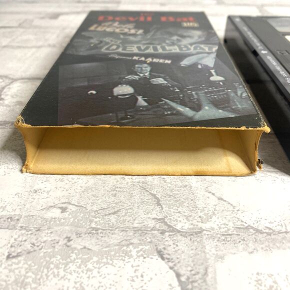 The Devil Bat Bela Lugosi 1985 VHS Black and White Horror Classic 69 Minutes - Picture 7 of 7